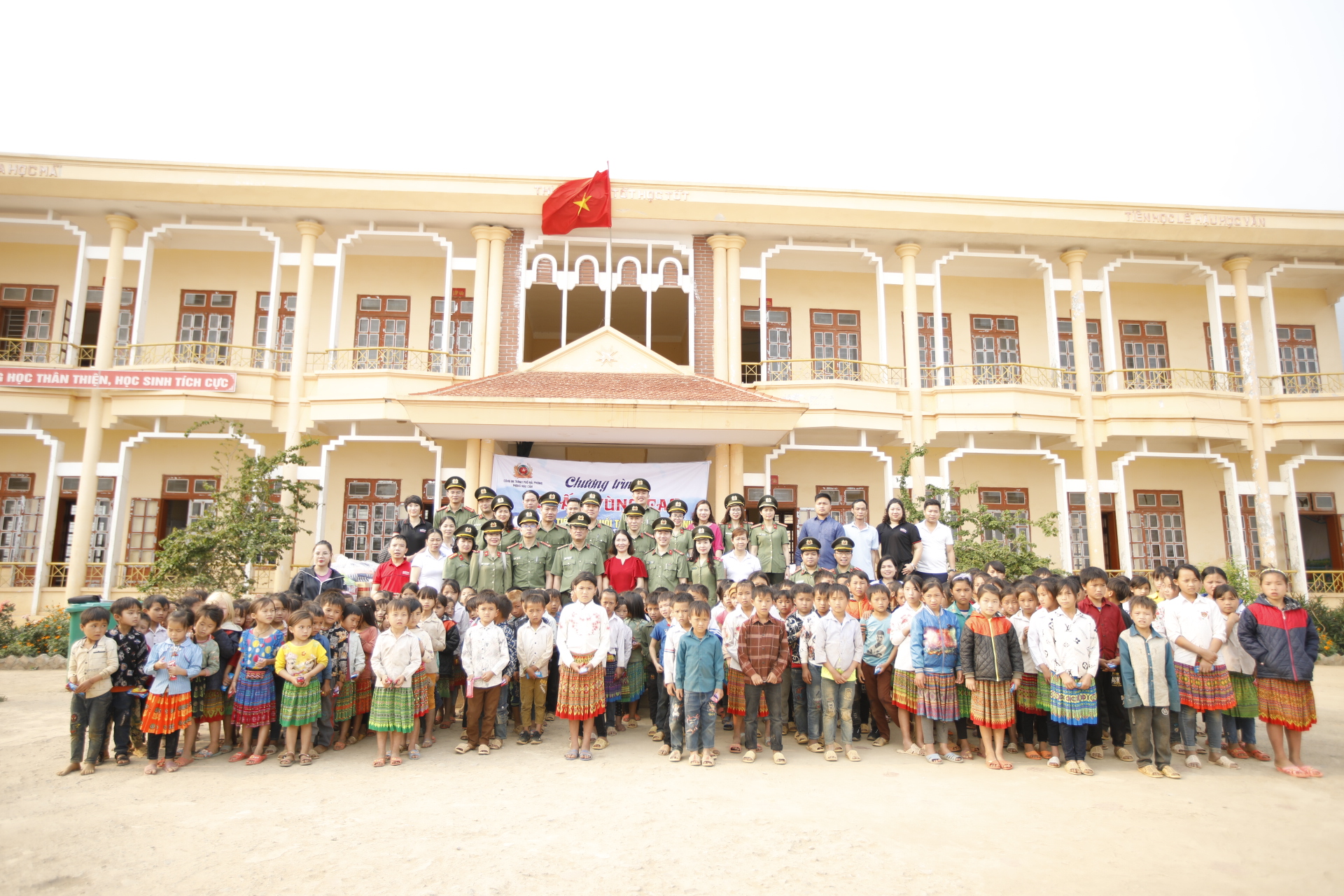 Đoàn cơ sở phòng Hậu cần: Tổ chức chương trình “Hơi ấm vùng cao”